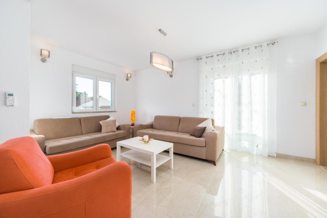 Apartments Zvonik Brist Exterior photo