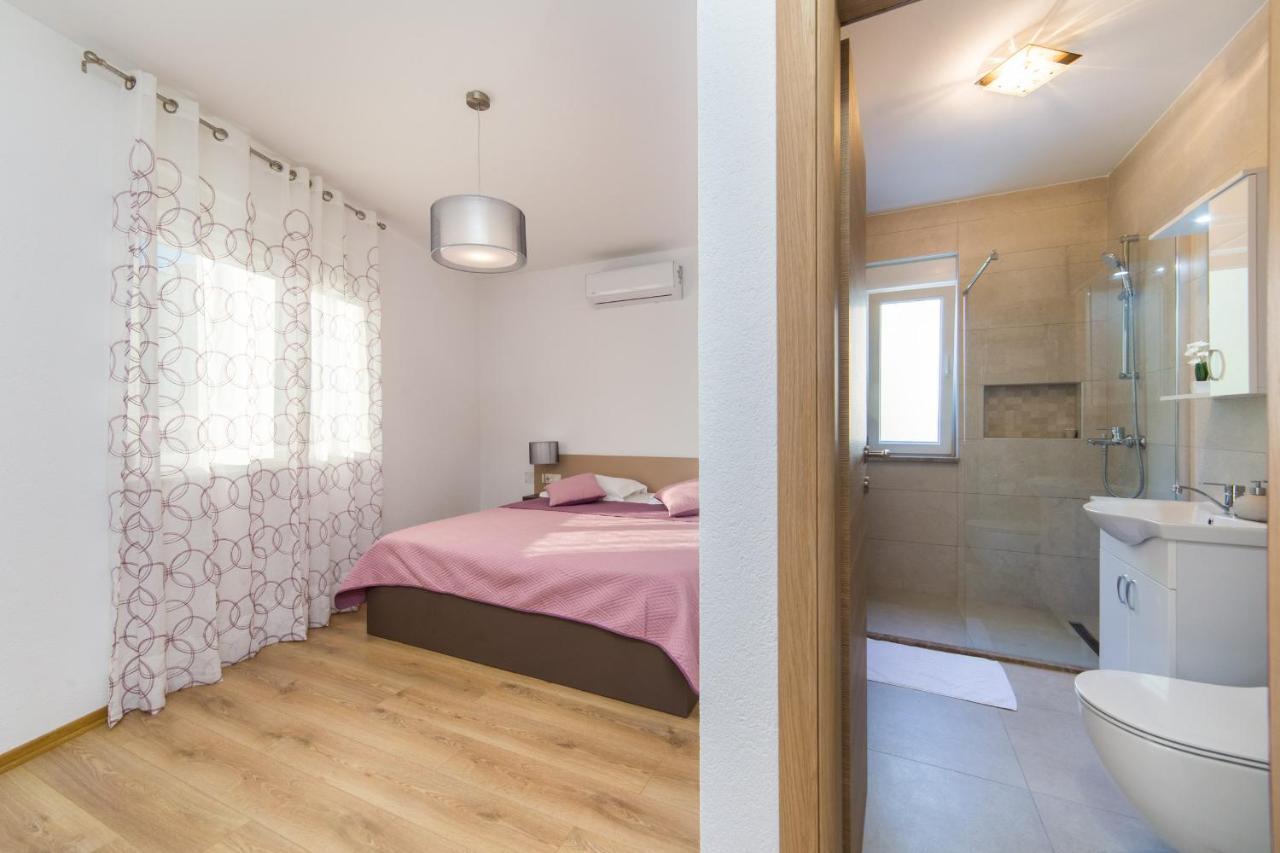 Apartments Zvonik Brist Exterior photo