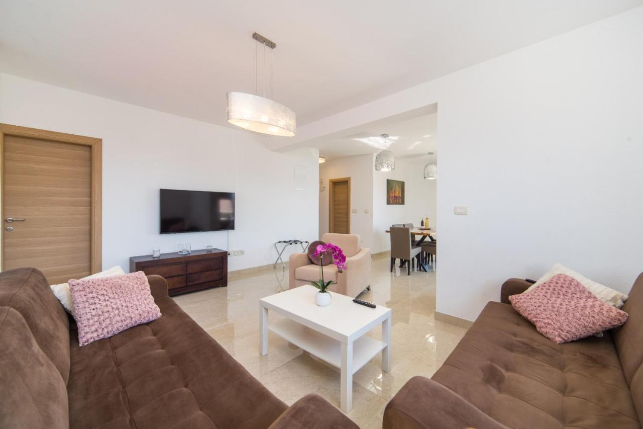 Apartments Zvonik Brist Exterior photo